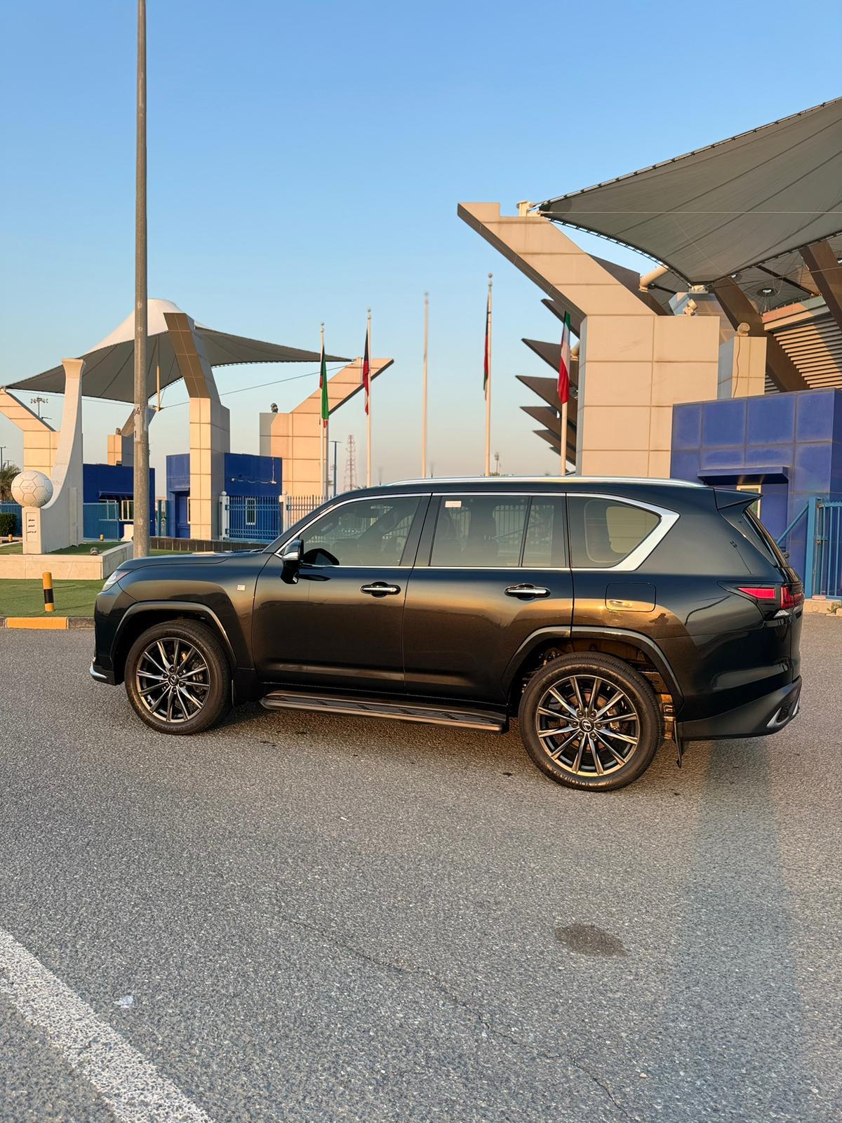 Al-Kashif Taxi car for a family taxi from Kuwait to Riyadh